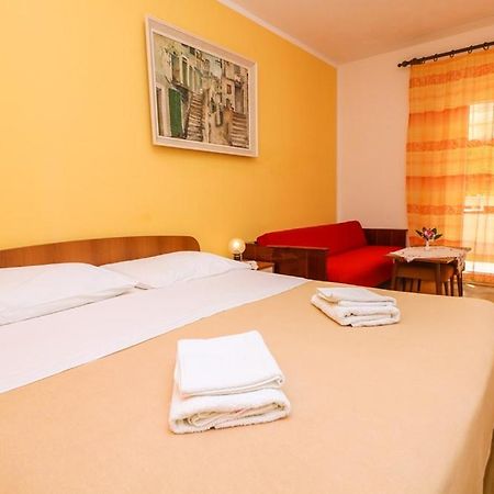 Double Rooms Tomica 2 With Balcony Baška Kültér fotó