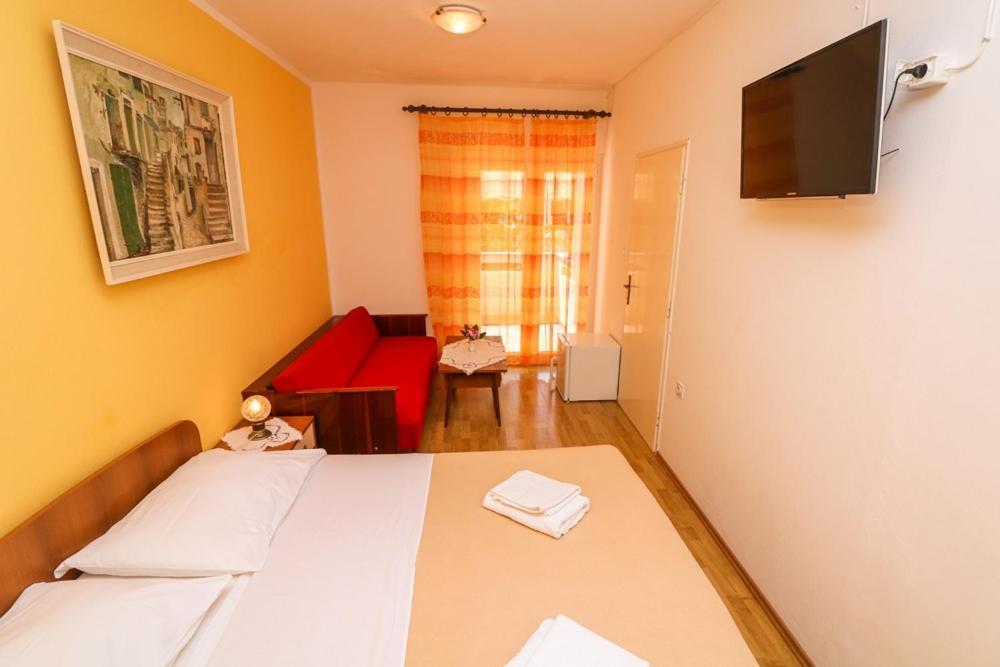 Double Rooms Tomica 2 With Balcony Baška Kültér fotó
