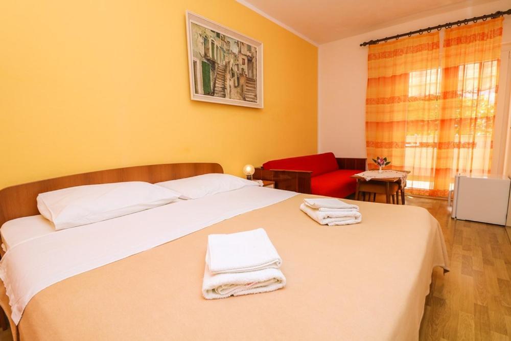 Double Rooms Tomica 2 With Balcony Baška Kültér fotó