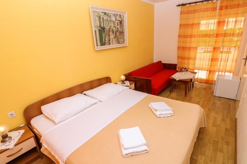 Double Rooms Tomica 2 With Balcony Baška Kültér fotó
