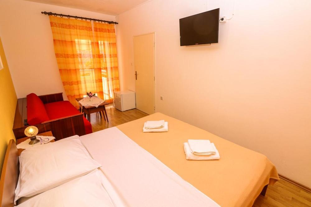 Double Rooms Tomica 2 With Balcony Baška Kültér fotó