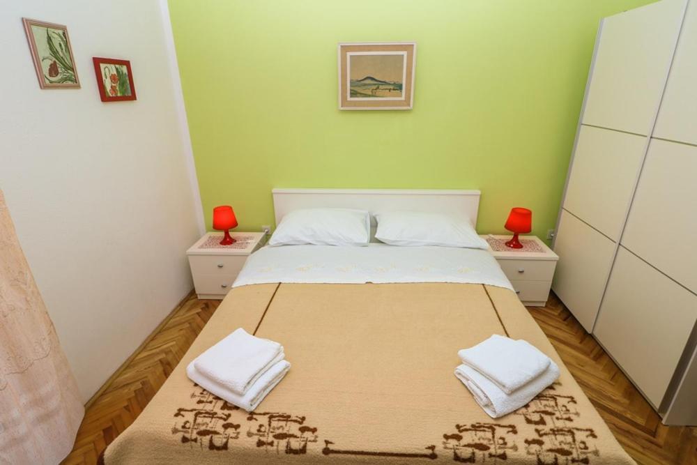 Double Rooms Tomica 2 With Balcony Baška Kültér fotó