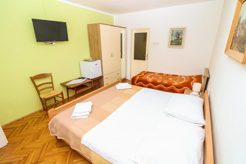 Double Rooms Tomica 2 With Balcony Baška Kültér fotó