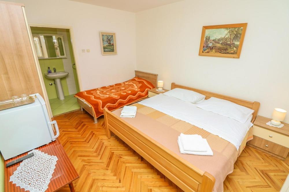 Double Rooms Tomica 2 With Balcony Baška Kültér fotó