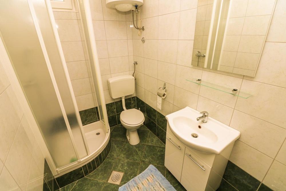 Double Rooms Tomica 2 With Balcony Baška Kültér fotó