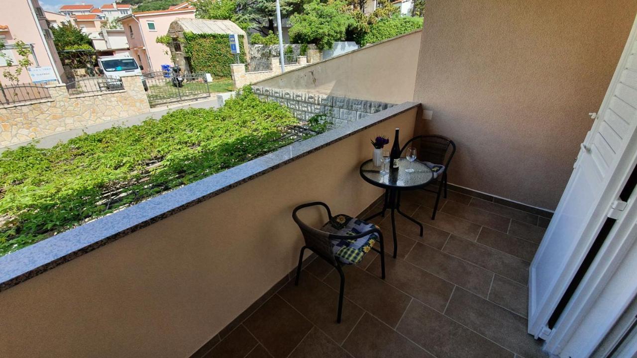 Double Rooms Tomica 2 With Balcony Baška Kültér fotó