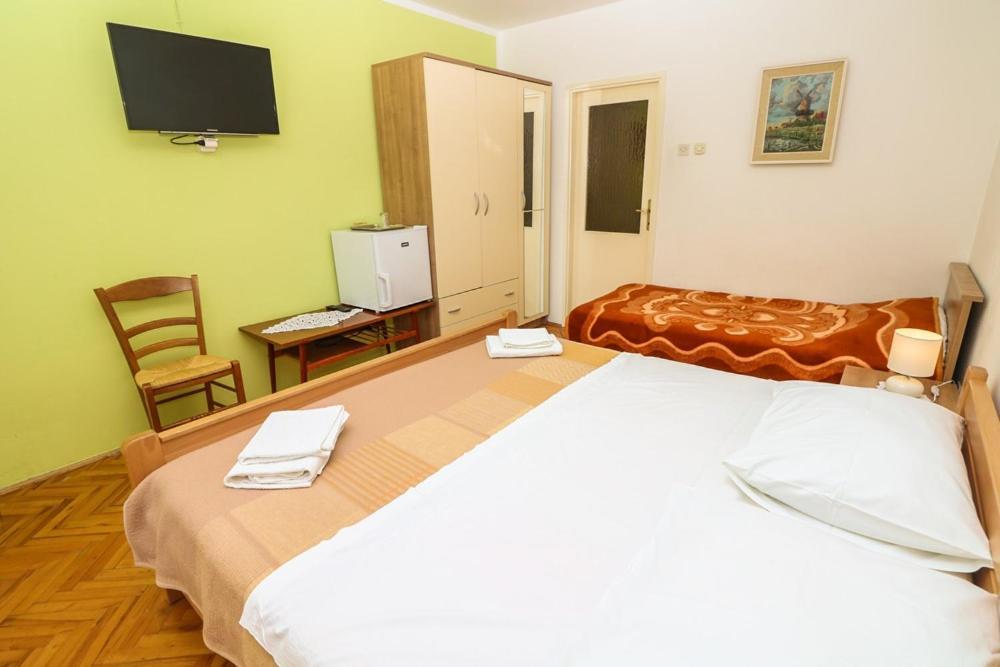 Double Rooms Tomica 2 With Balcony Baška Kültér fotó