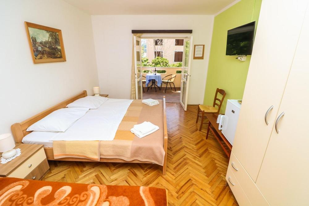 Double Rooms Tomica 2 With Balcony Baška Kültér fotó