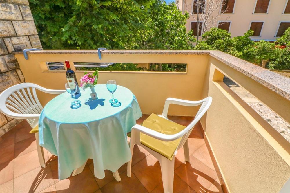 Double Rooms Tomica 2 With Balcony Baška Kültér fotó